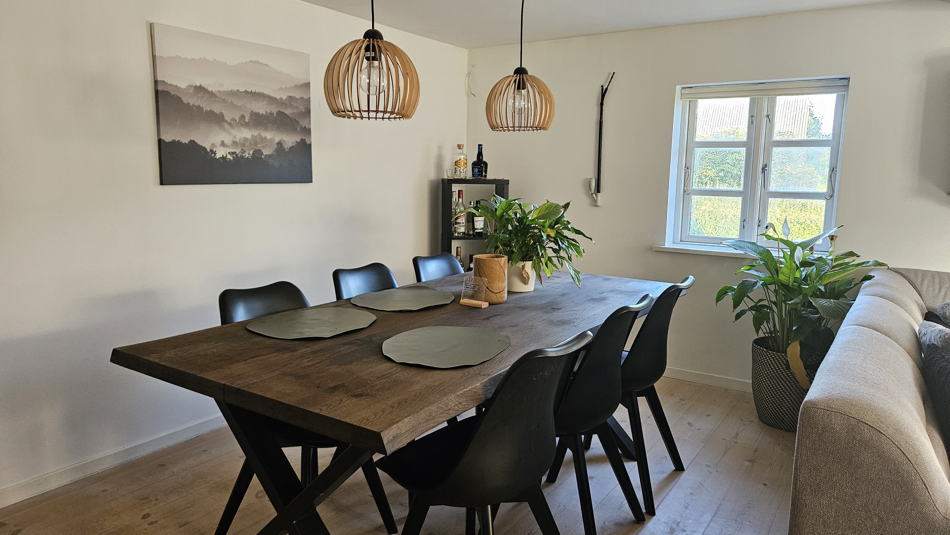Flot 150 m² villa i Haslev – Nymalet, 28 m² garage, fiber-internet og 1 min. til motorvejen