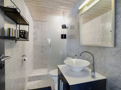 Stort lyst hus med dejlig udestue, have med terrasser