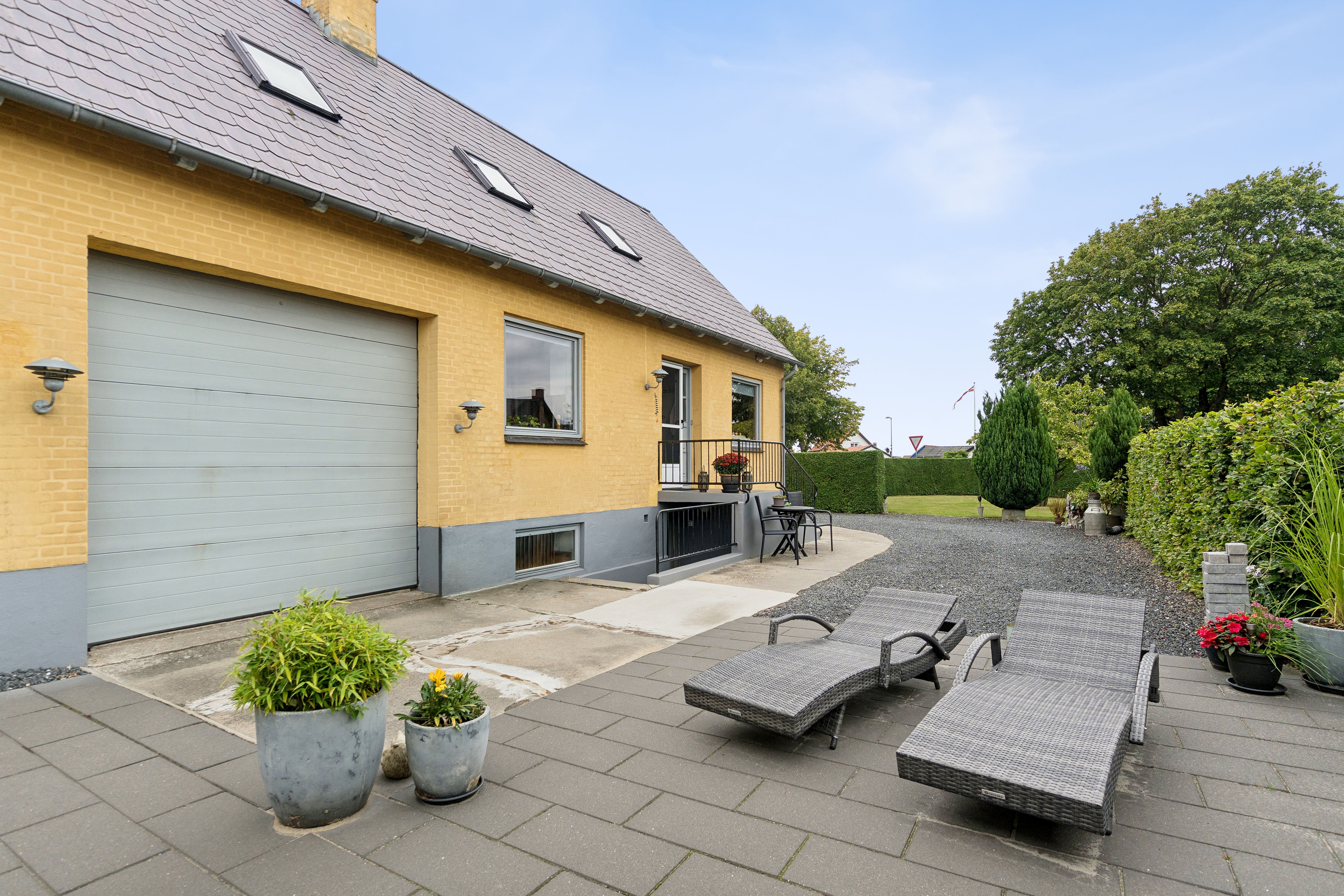 Klassisk villa i Bording med stor garage med mange muligheder