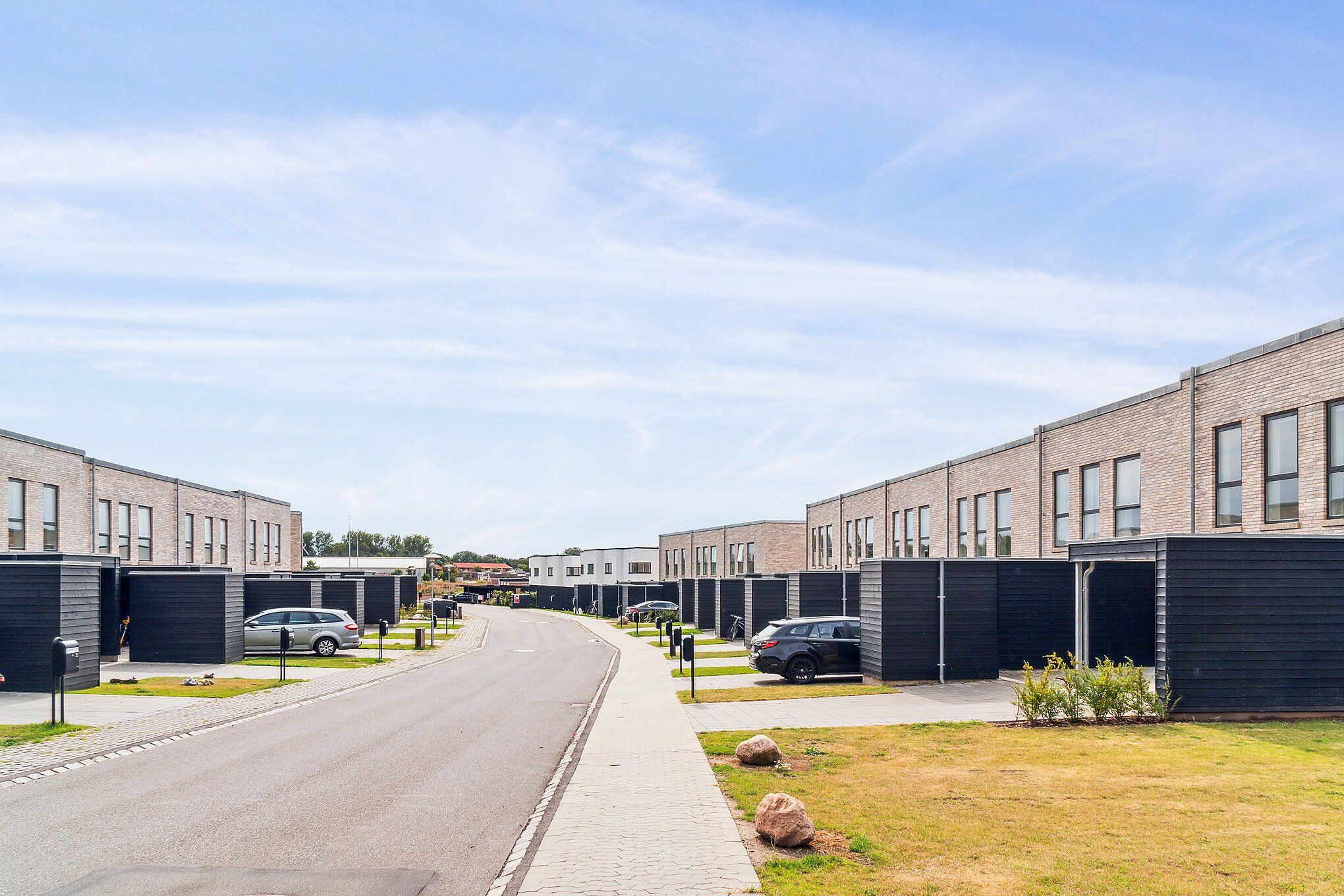 EGEN TERRASSE, HUSDYR TILLADT, EGEN CARPORT