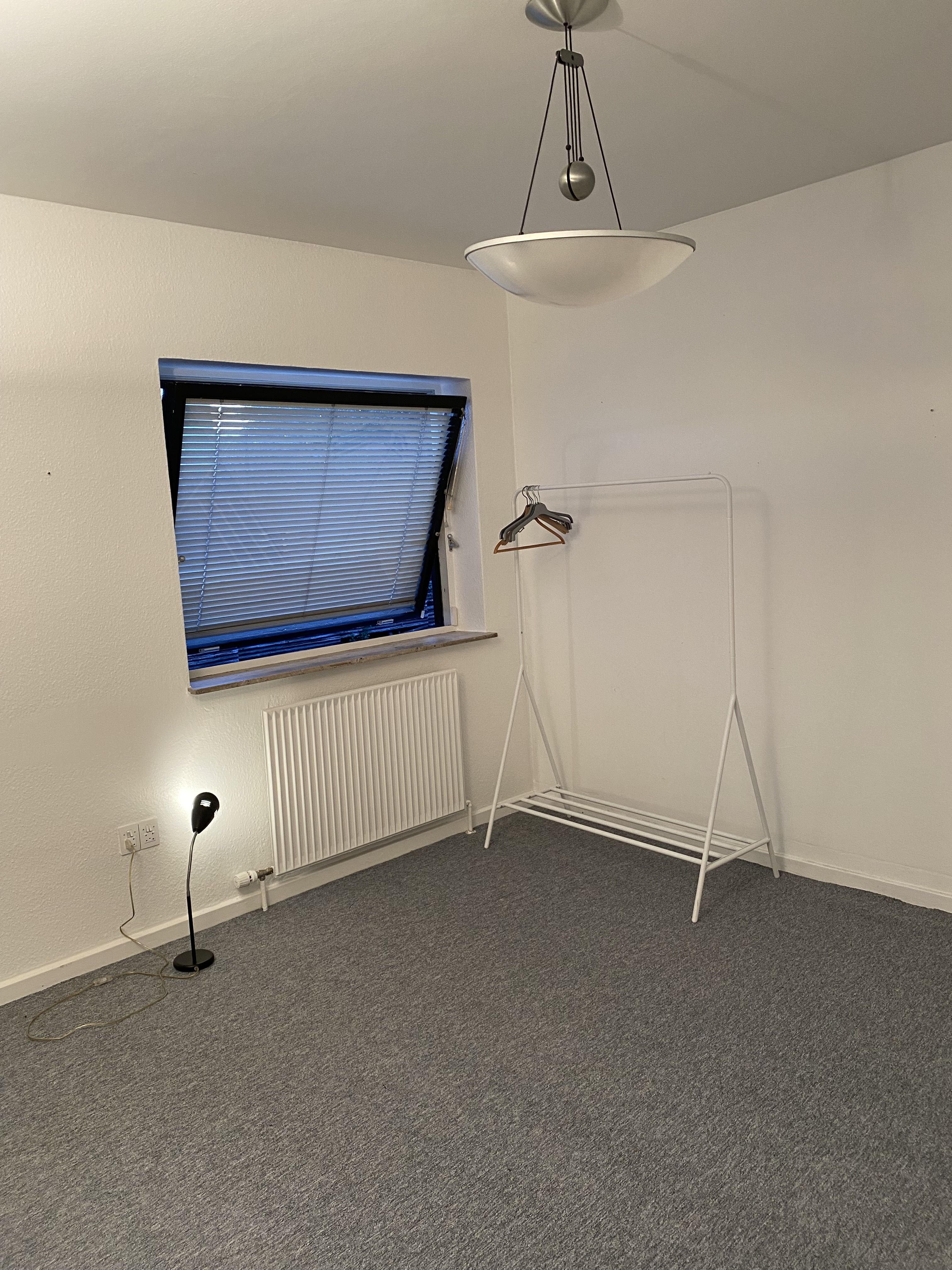  Private Furnished Room for Rent in a VillaEnjoy a comfortable, fully furnished private room with access to shared amenities.