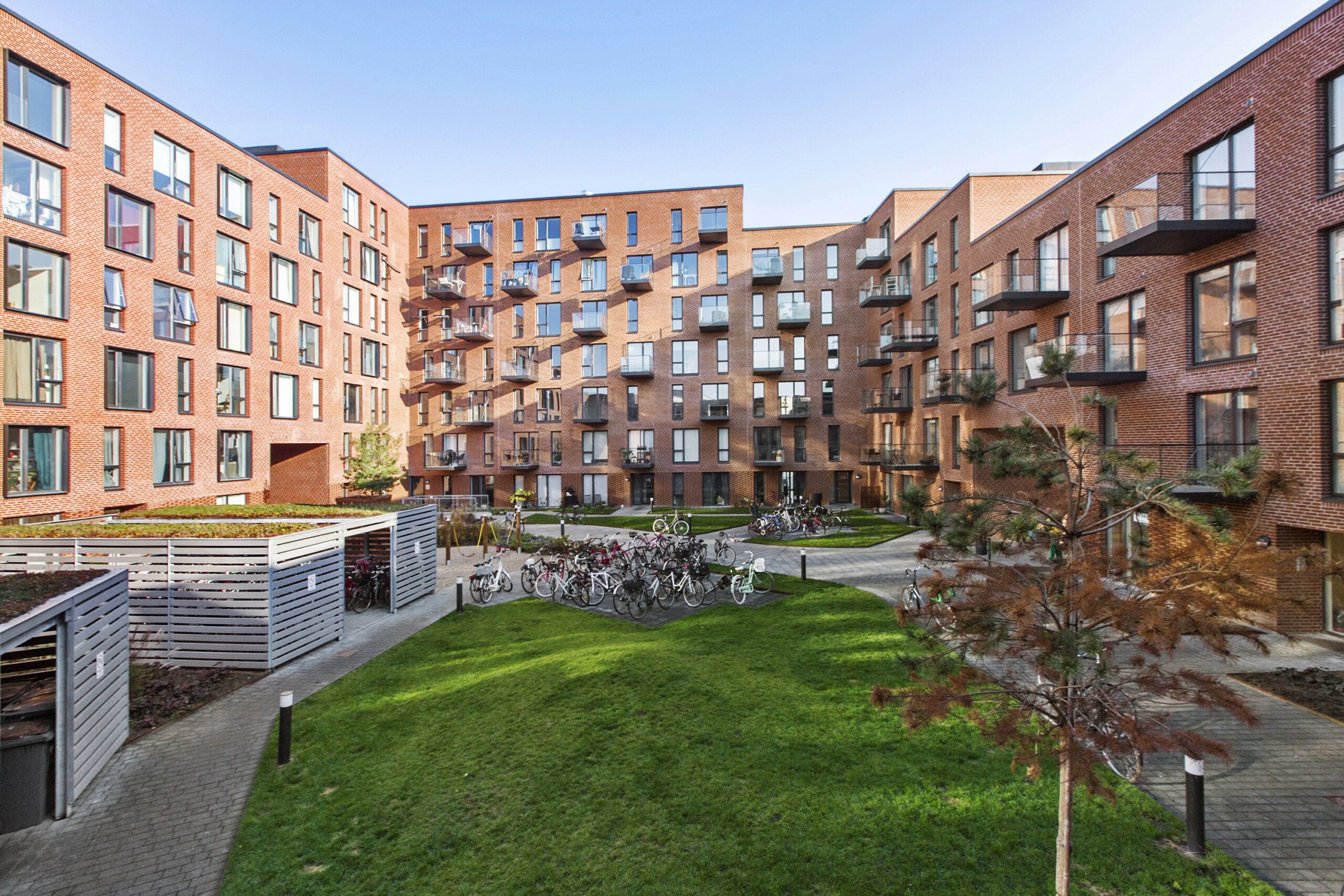 Moderne bolig med udsigt til vandet! 