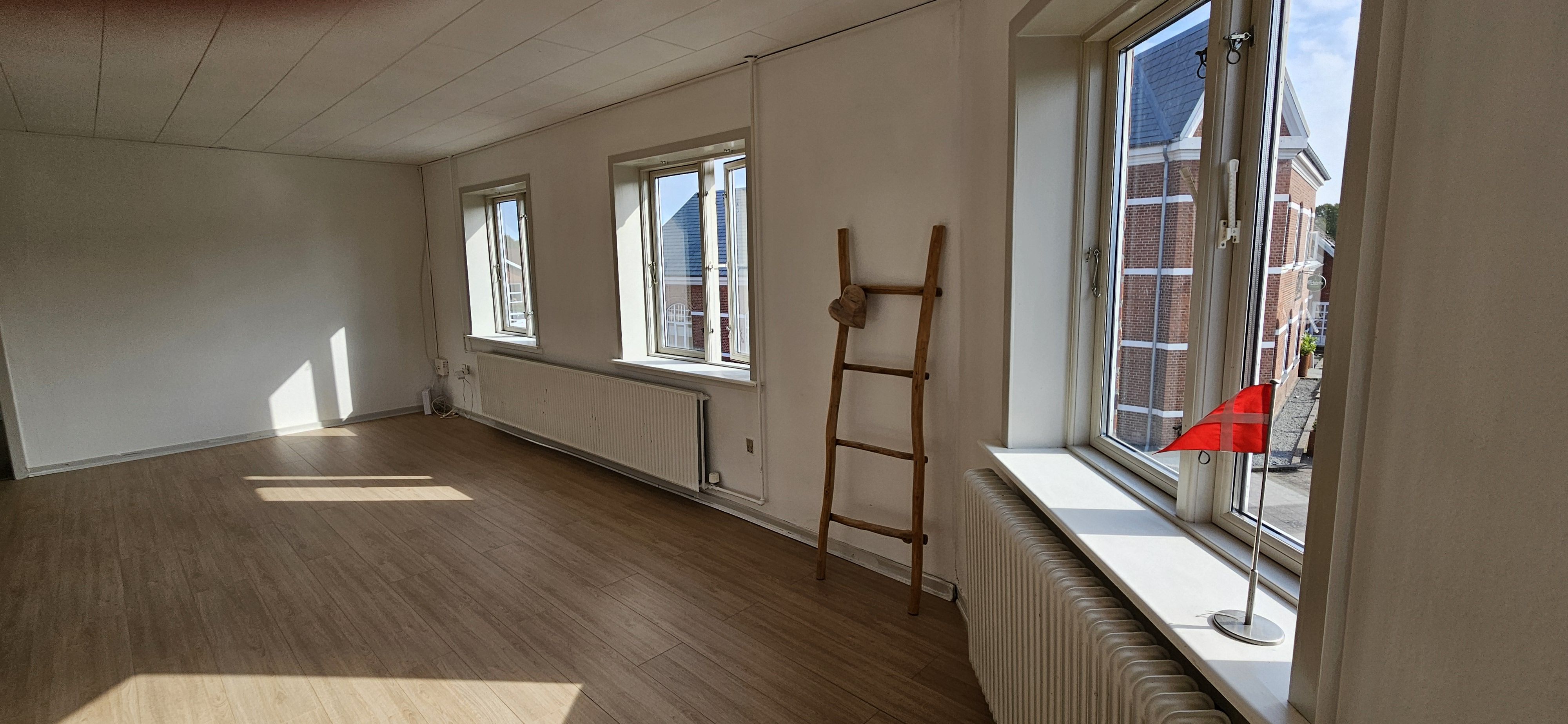 Centralt i Sig flot, ny renoveret lejlighed på Vardevej til leje.