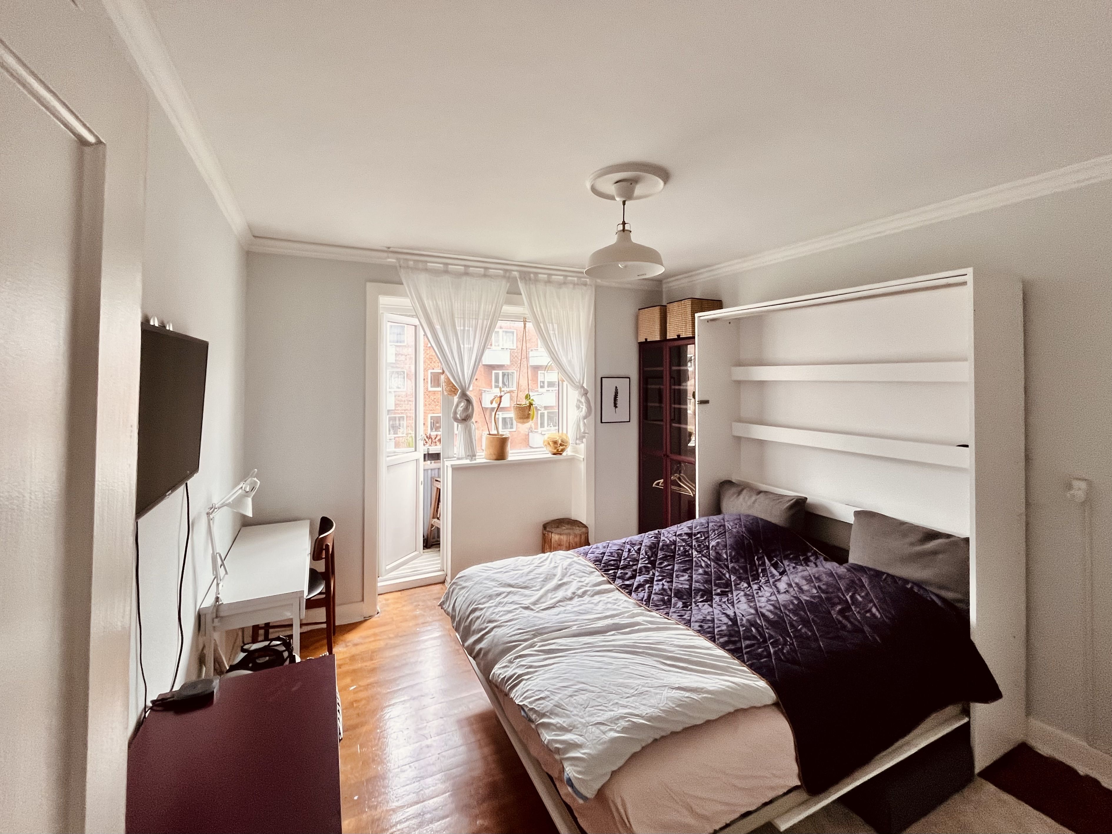 Furnished room with balcony, close to metro