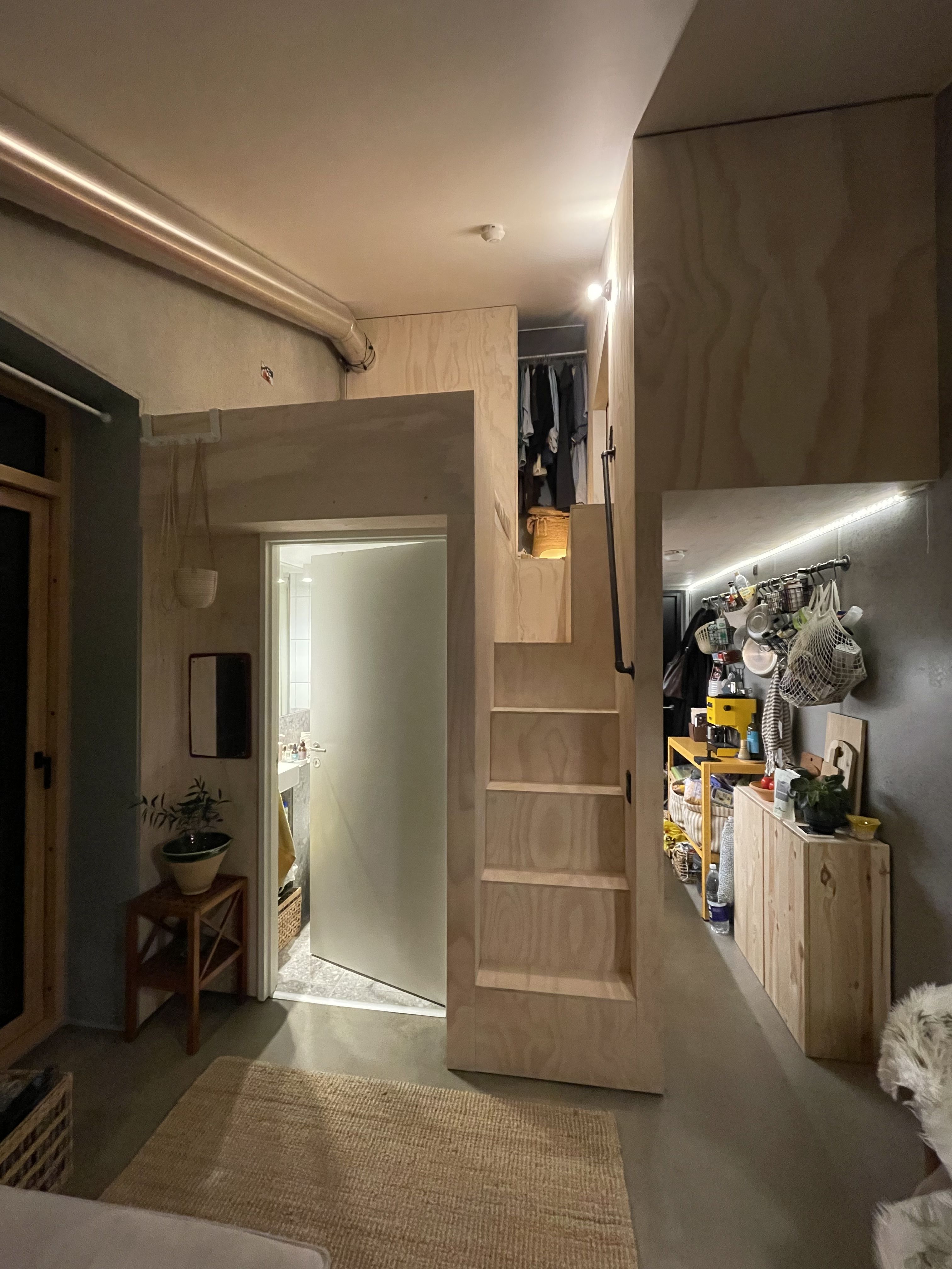 Lys 1-værelses lejlighed med hems, fransk altan og udsigt til grønne omgivelser i Aarhus