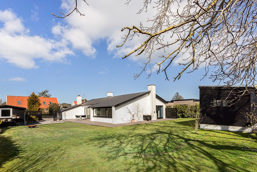 Lys og rummelig villa med stor have og separat anneks i Dragør