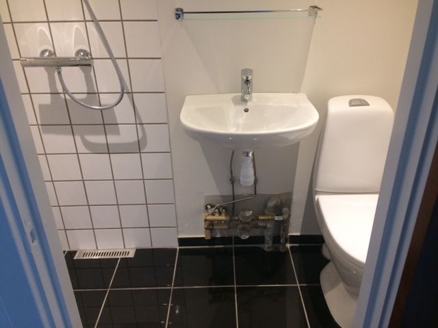 Hyggelig 2er med nyere køkken og bad