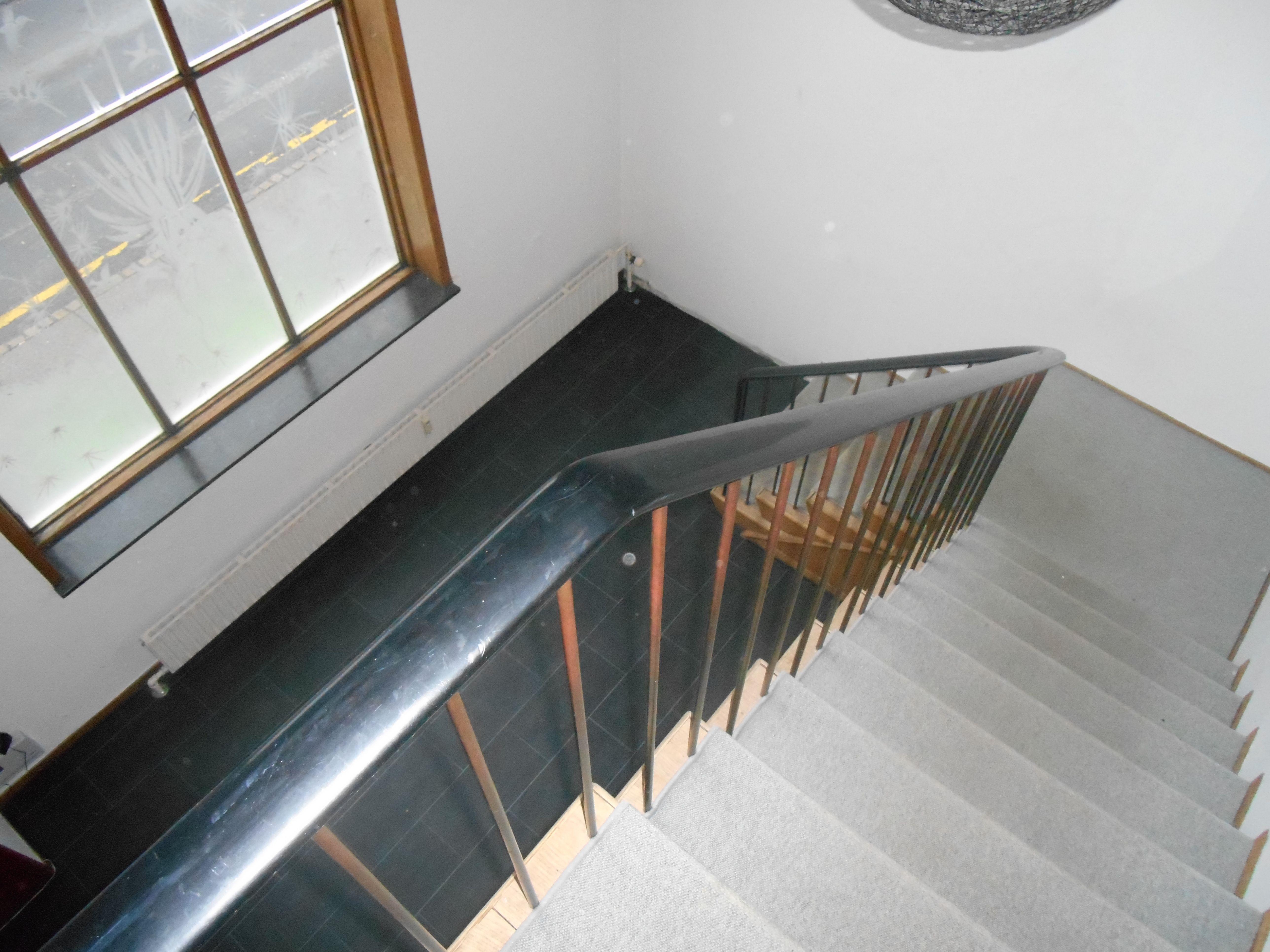 Stor 1. sals lejlighed midt i Haarby 