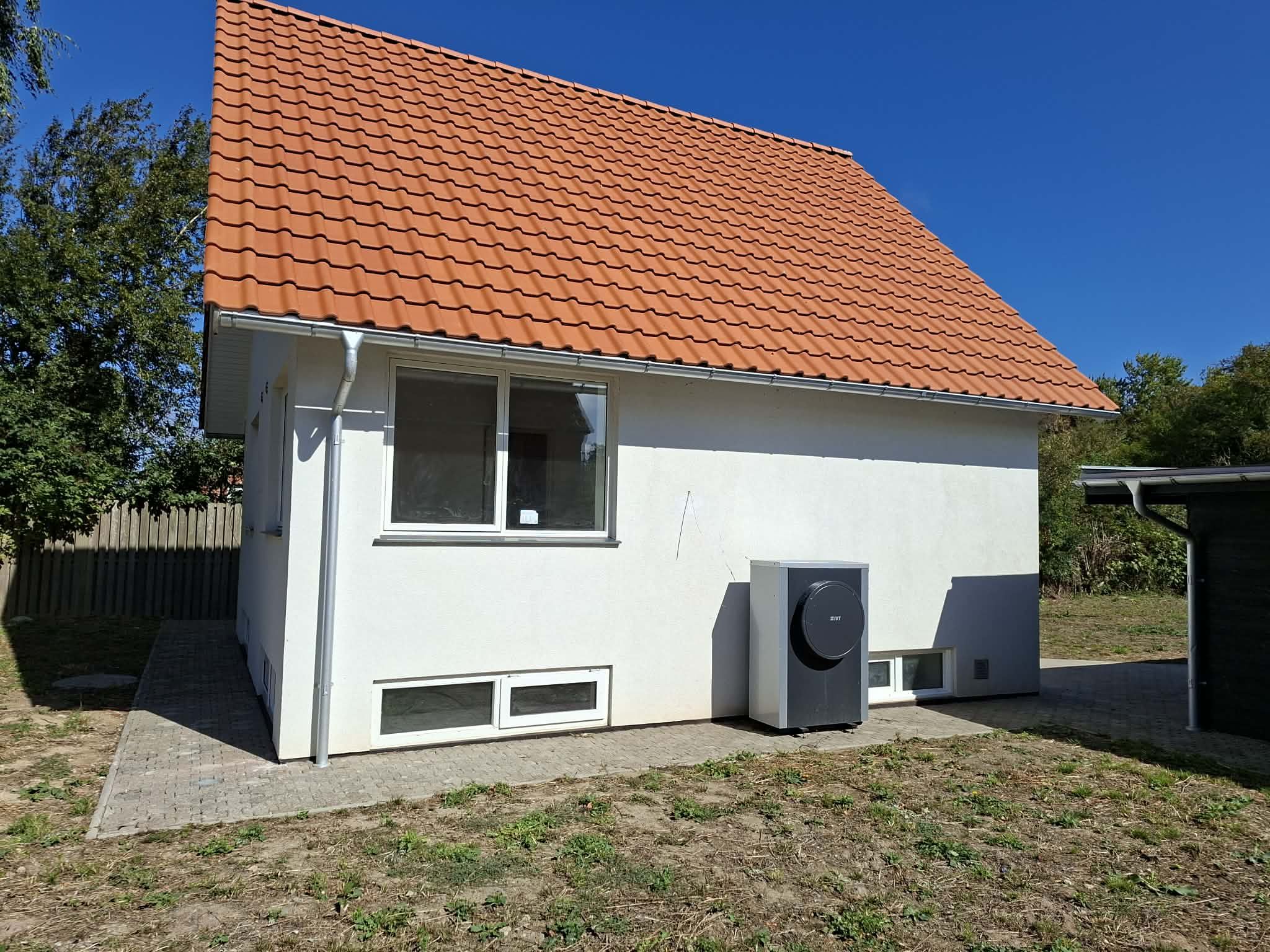 Totalrenoveret hus med 86 m² bolig, 50 m² kælder og stor carport