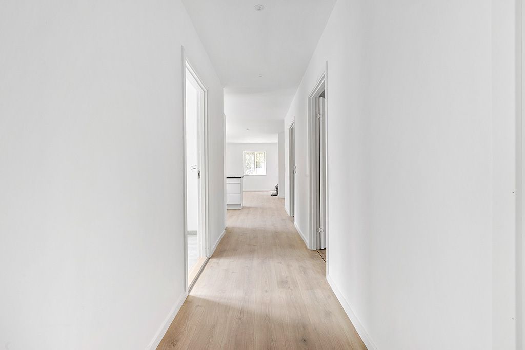 Moderne villalejlighed med privat have