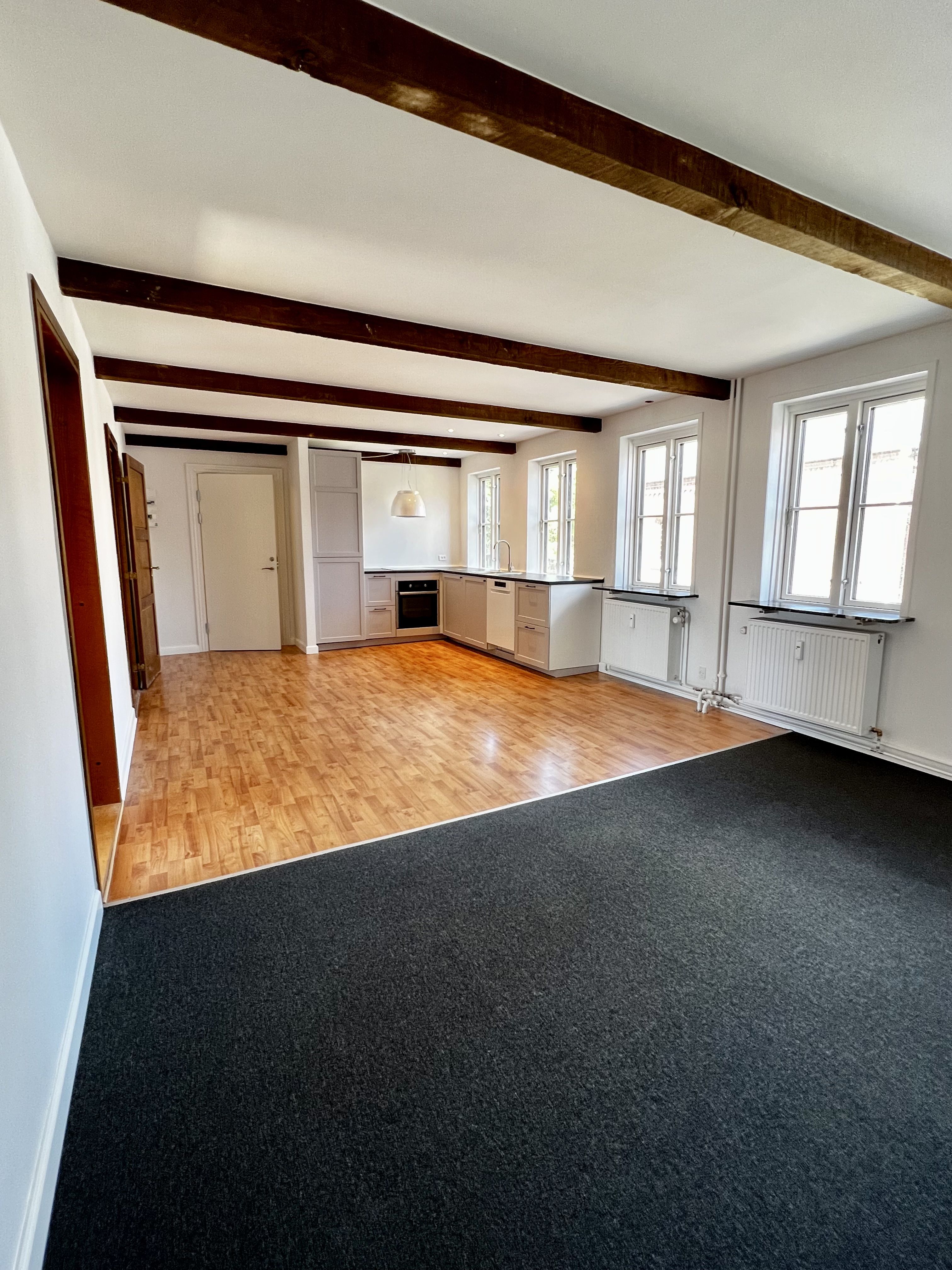 Ny renoveret lejlighed på 91 m2 på Kirkepladsen