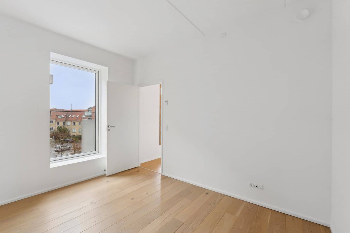 Flot lys lejlighed med stor altan | Aarhus C
