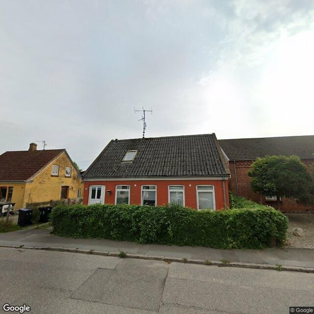 Hyggeligt hus med tre soveværelser, fjernvarme og aflukket have, photo 1