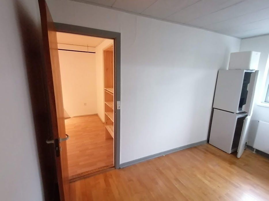 1 værelse  og 1 køkken til 1 person       One person only !