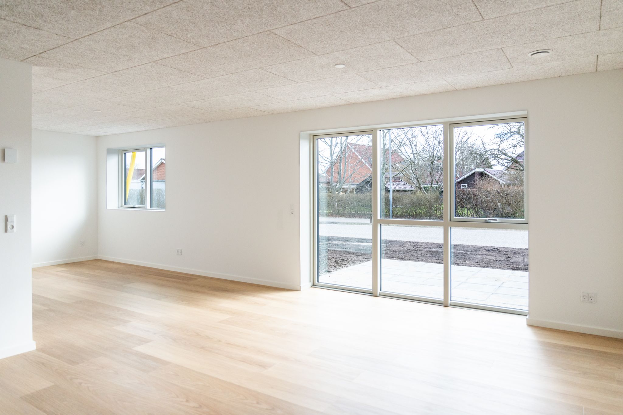 Moderne og indflytningsklare rækkehuse med egen have, terrasse og carport.