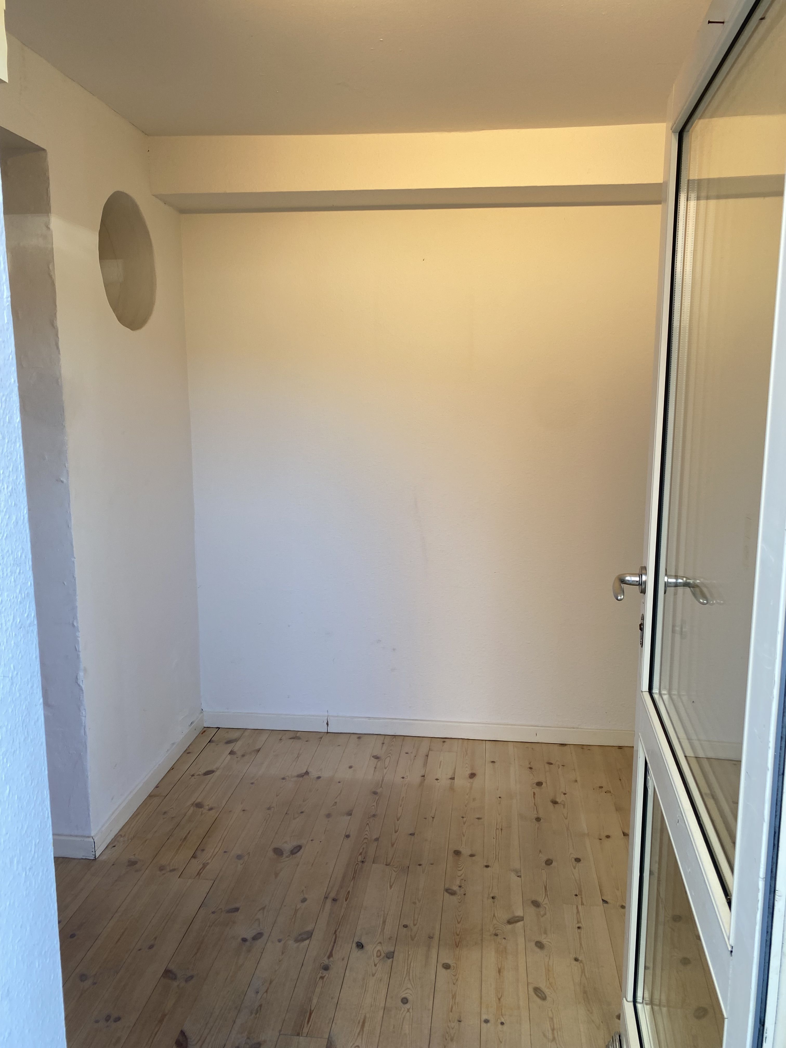 Lys bolig med privat terrasse på +15 kvm og køkken alrum