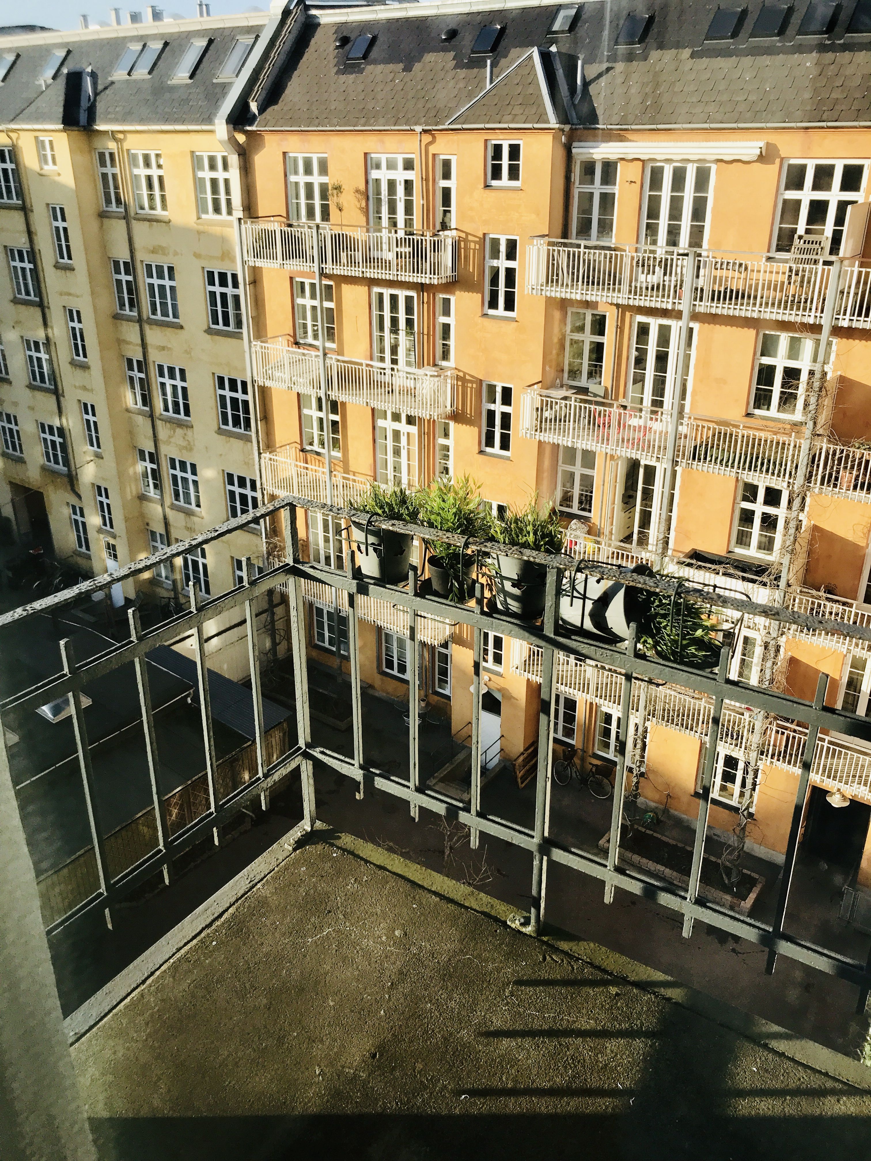 NICE AND BRIGHT ROOM WITH BALCONY - close to everything