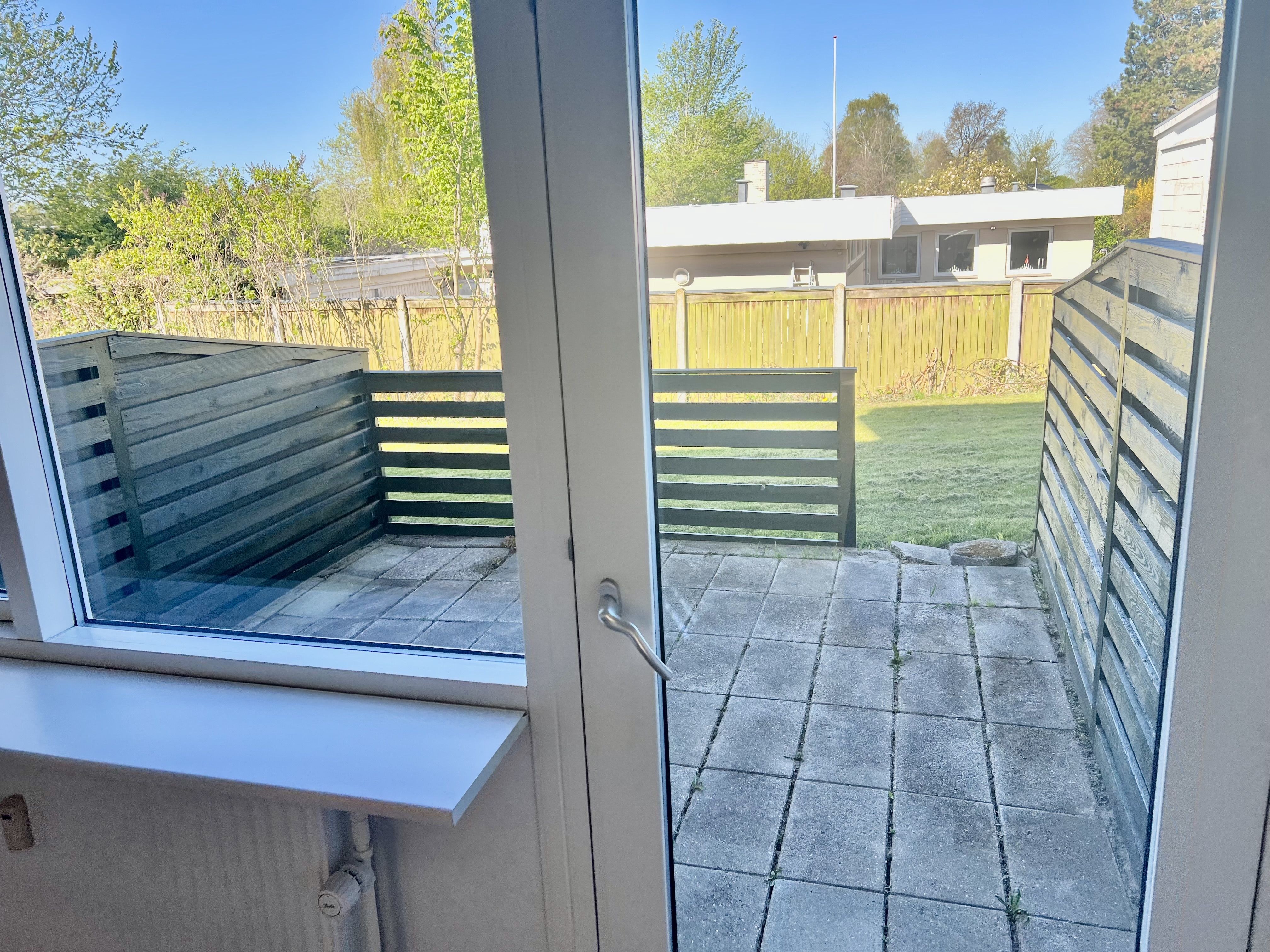 Lejlighed med egen sydvestlig terrasse tæt på letbanen 