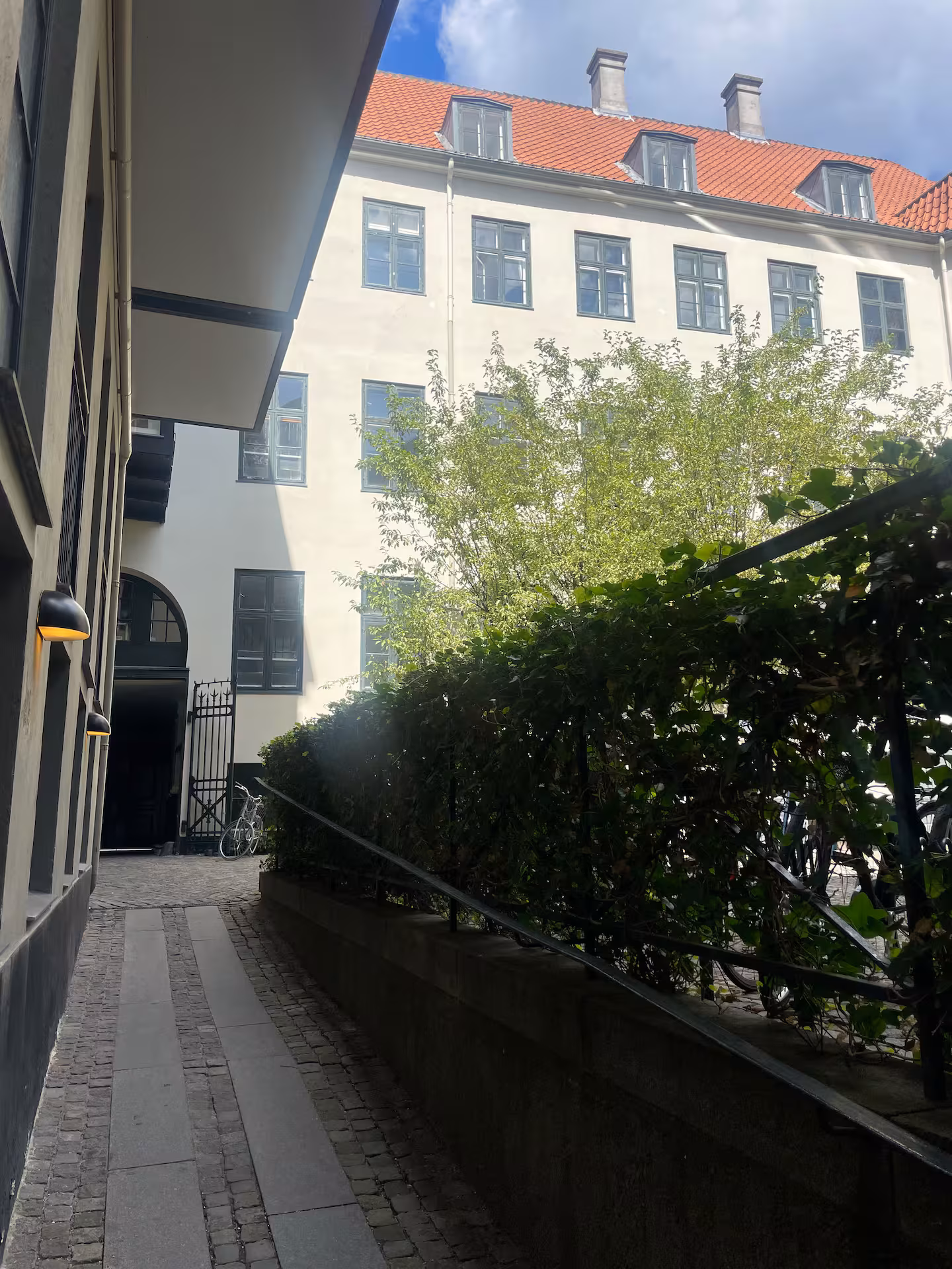 Fully furnished and fully equipped 3 rooms appartment Exclusive in Nyhavn- Depositum 10.000 DKK only