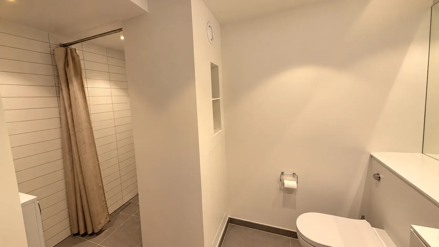 Skøn lejlighed i Hellerup med solrig og ugeneret terrasse