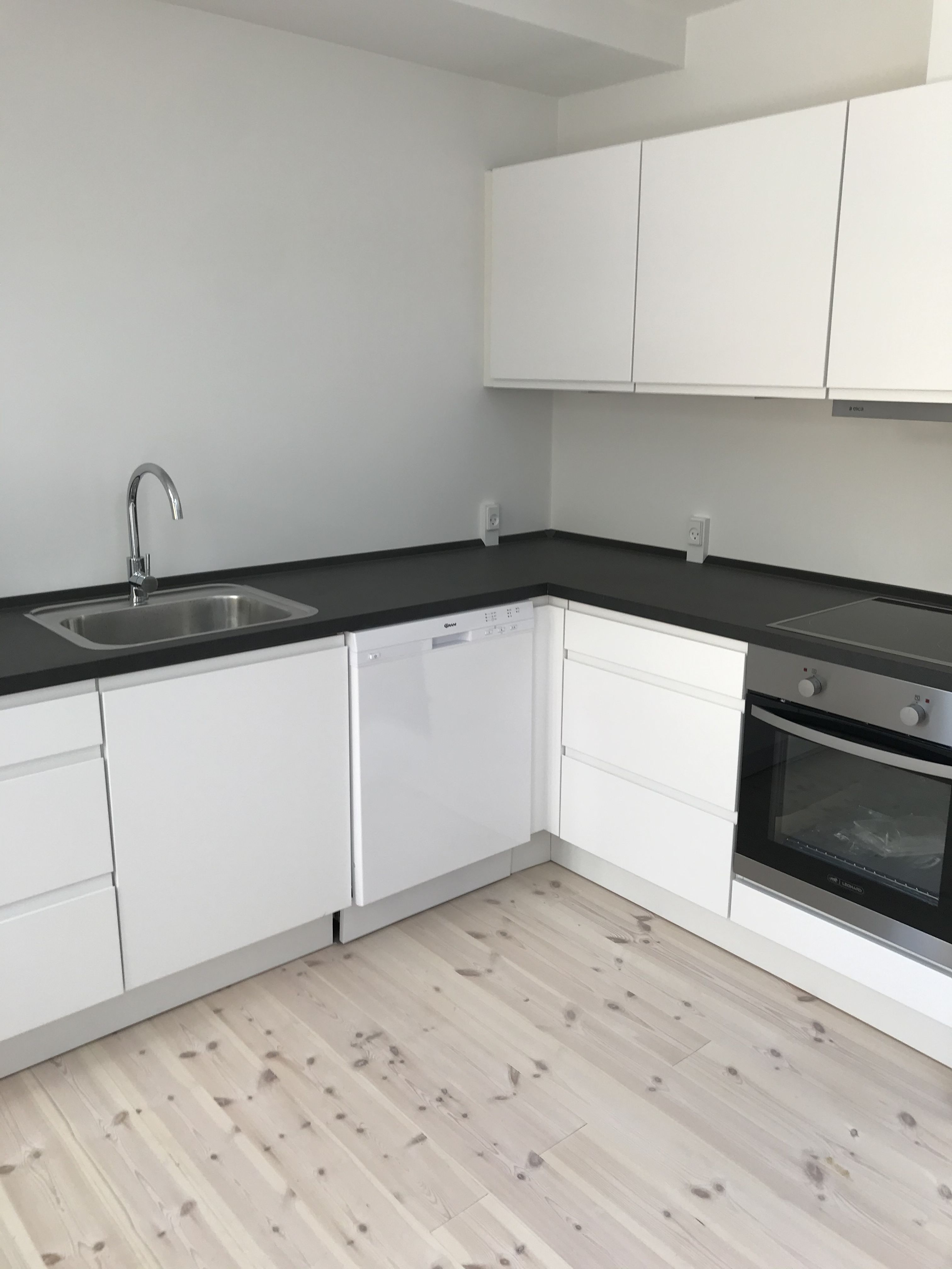 Særdeles delevenlig nyindrettet 3 vær. lejlighed med loft til kip