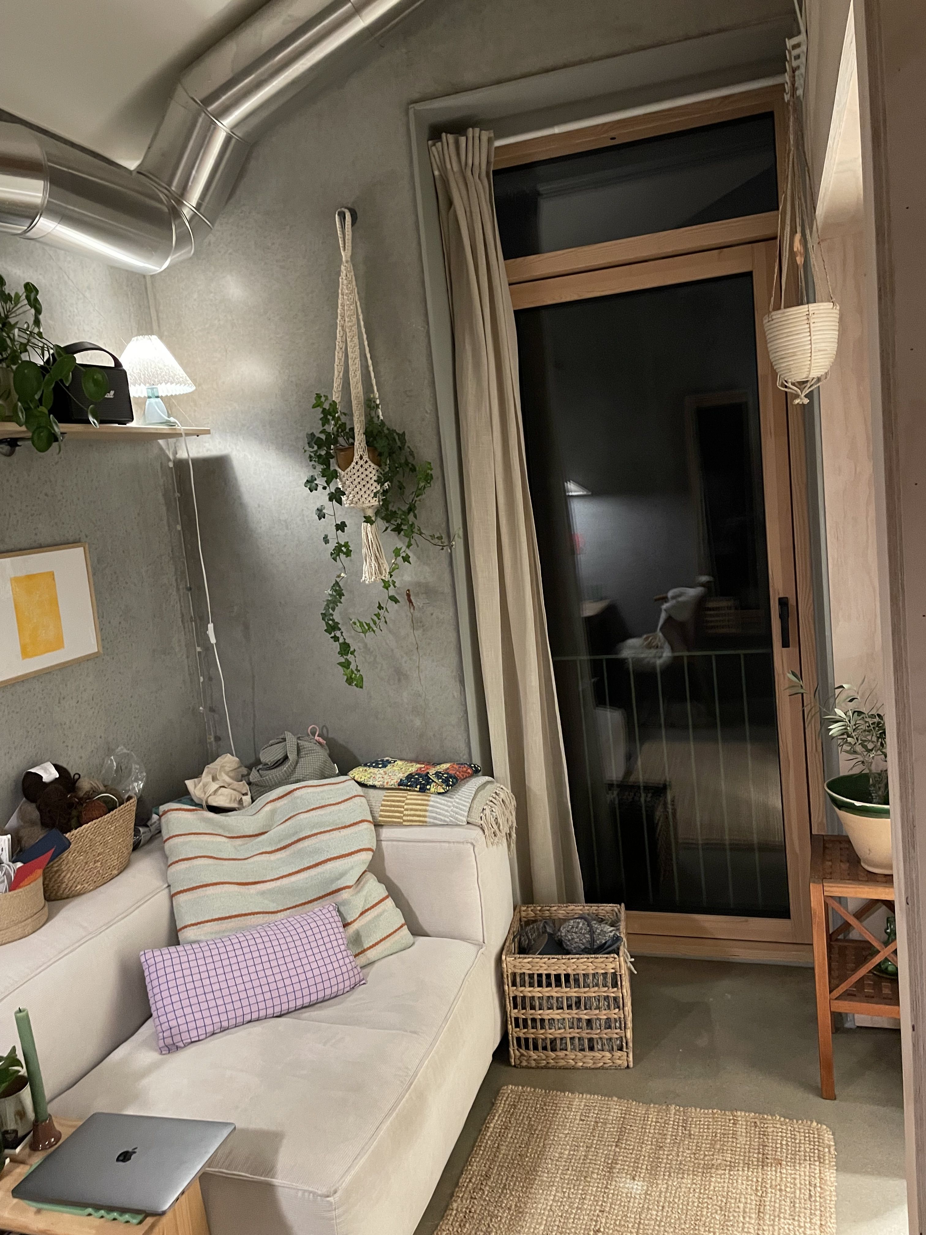 Lys 1-værelses lejlighed med hems, fransk altan og udsigt til grønne omgivelser i Aarhus
