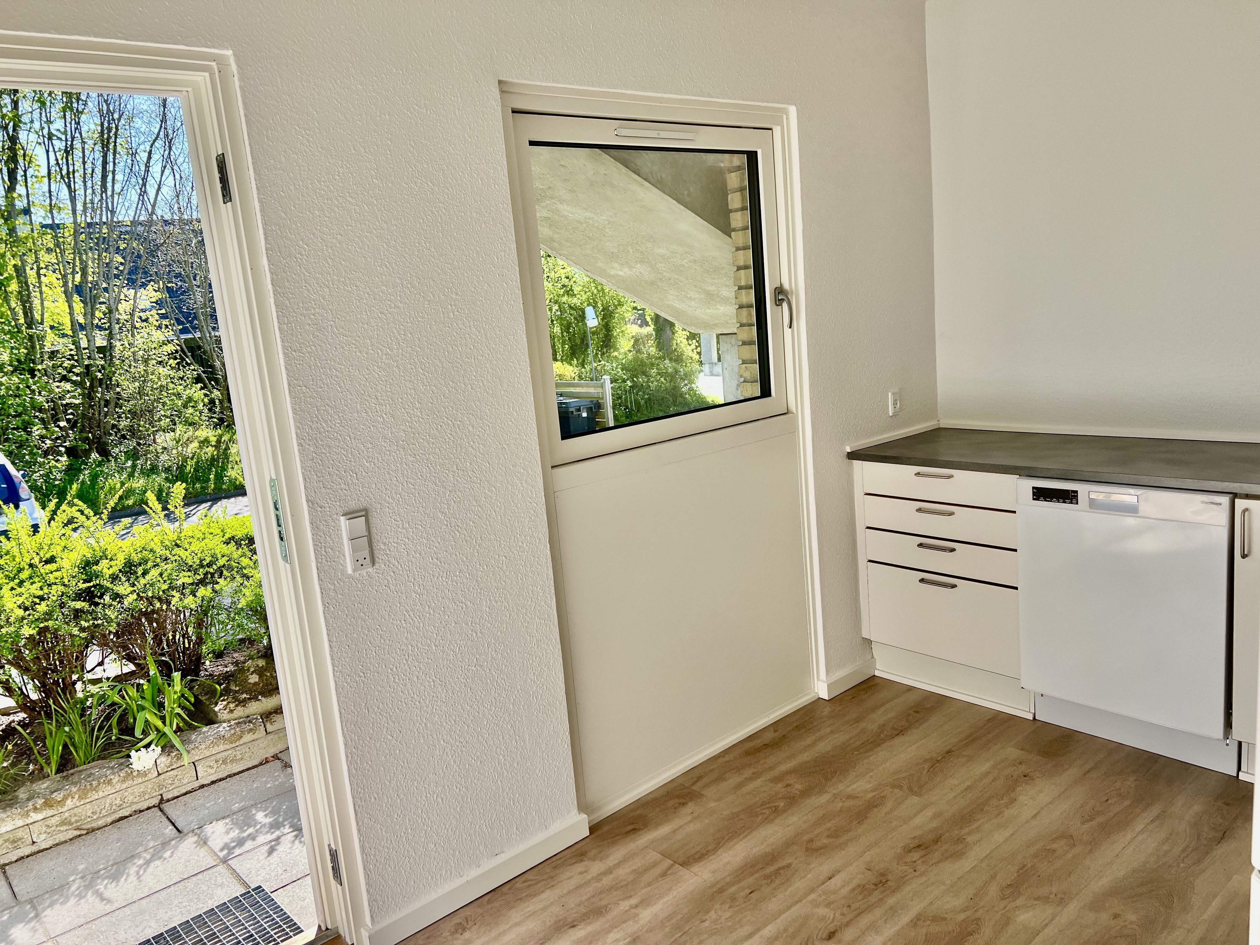 Lejlighed med egen sydvestlig terrasse tæt på letbanen 