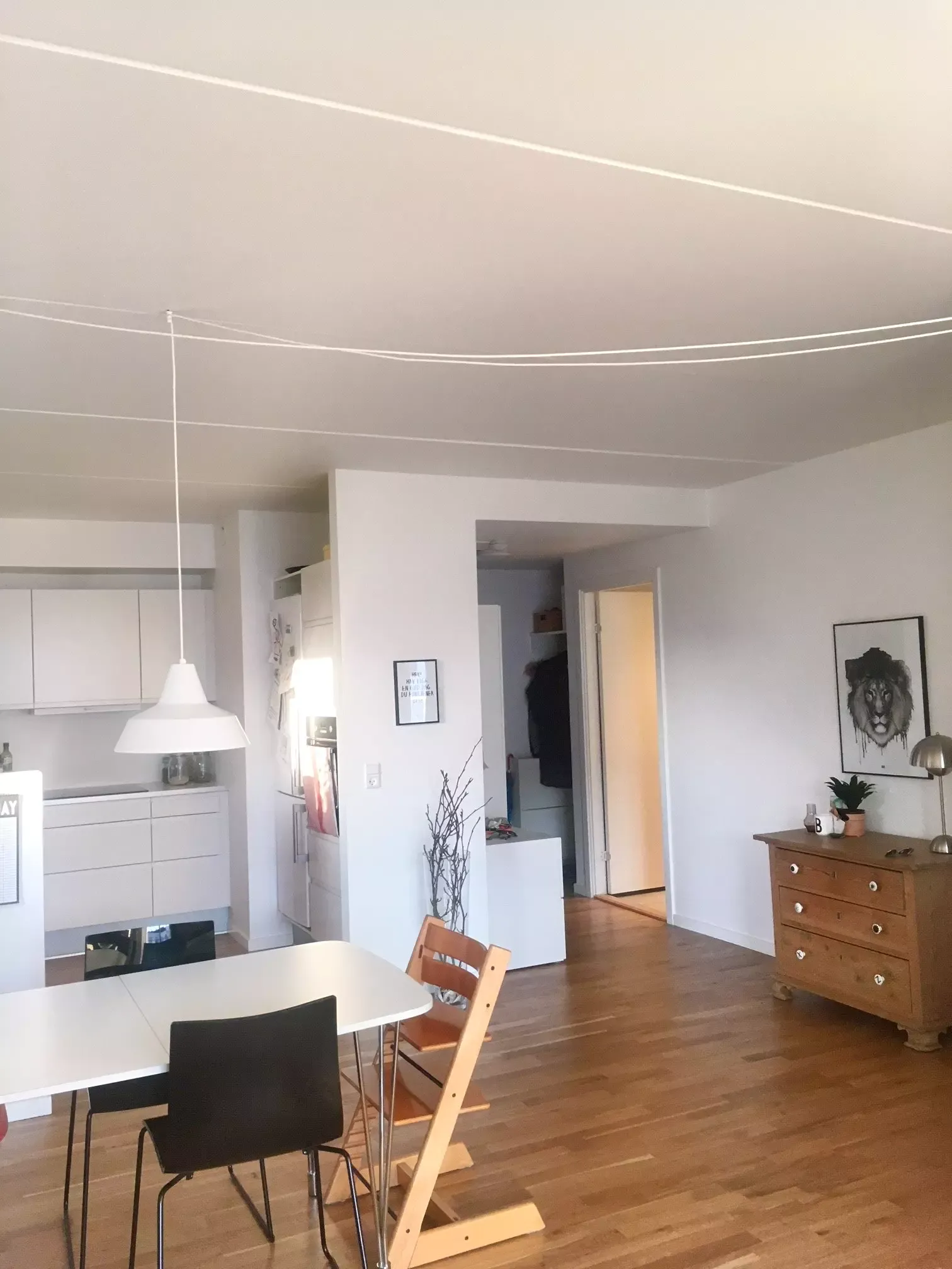 Lys og moderne 3-værelses på 85 m2 med altan, parkering og husdyr tilladt efter aftale!