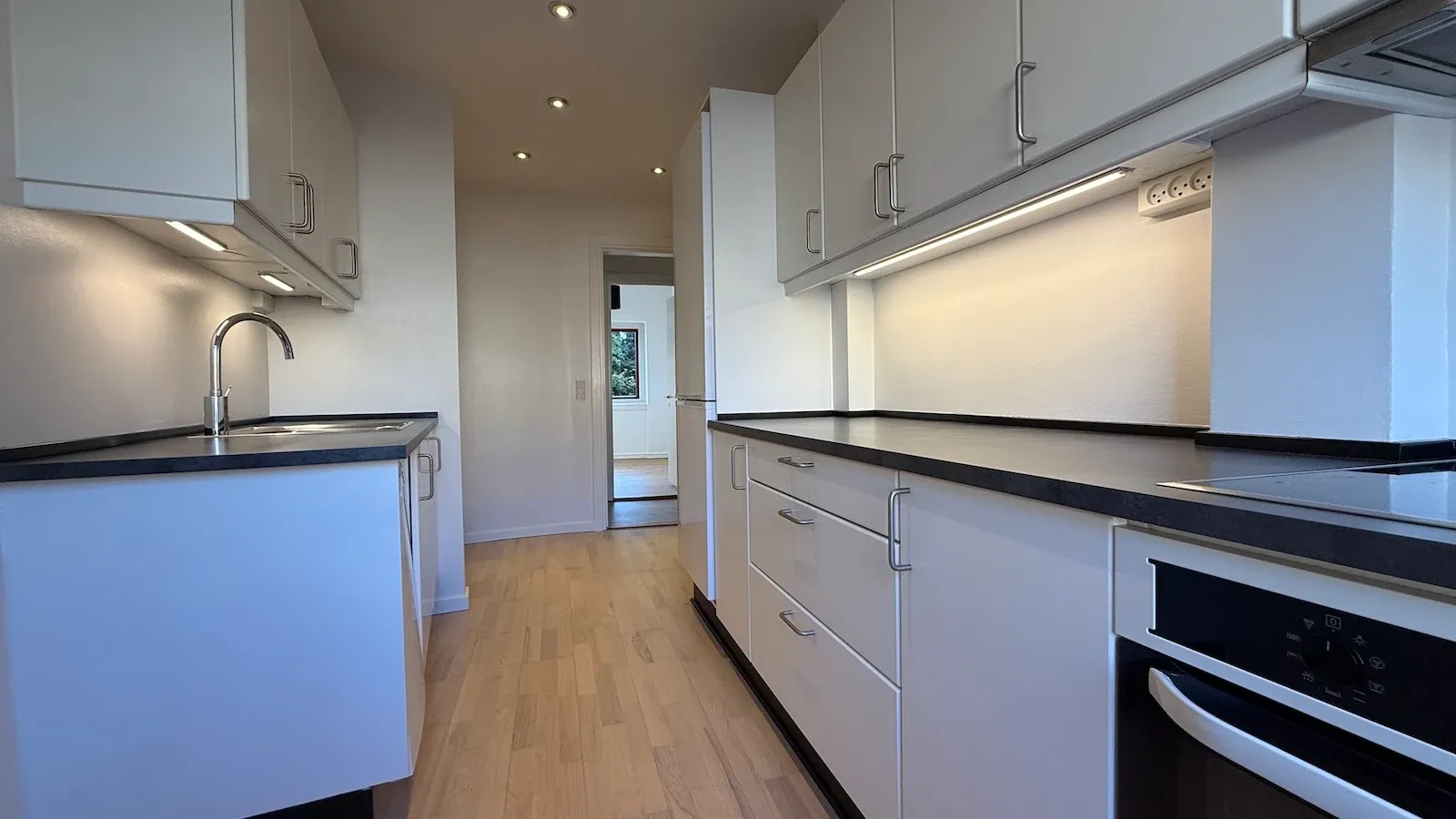 Charmerende nyrenoveret lejlighed i Charlottenlund