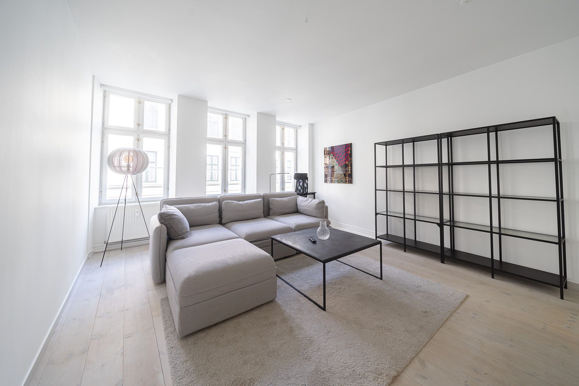 Beautiful 2-BR apartment w/ balcony in the city center