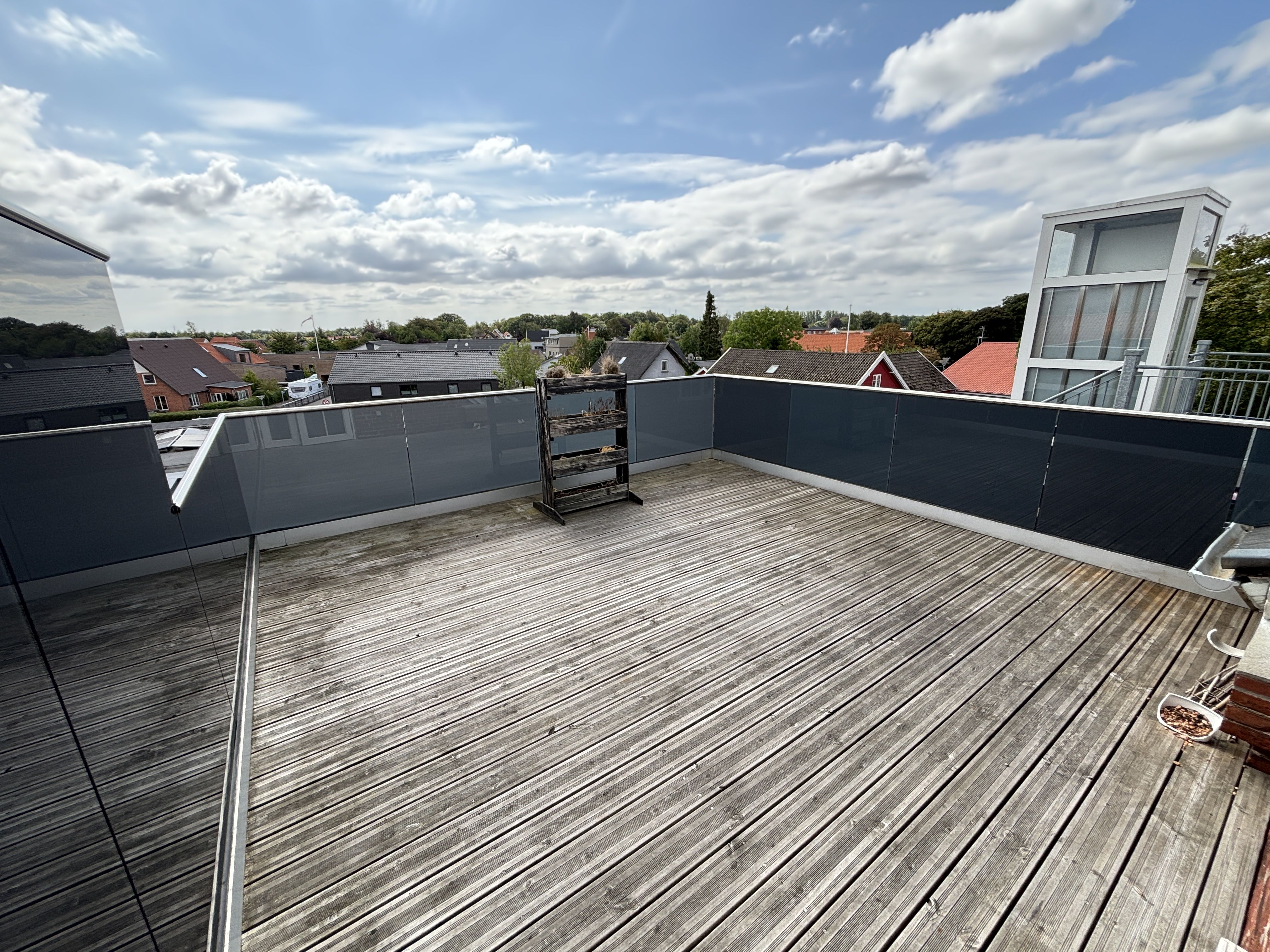 Penthouselejlighed med kæmpe altan centralt i Dronninglund