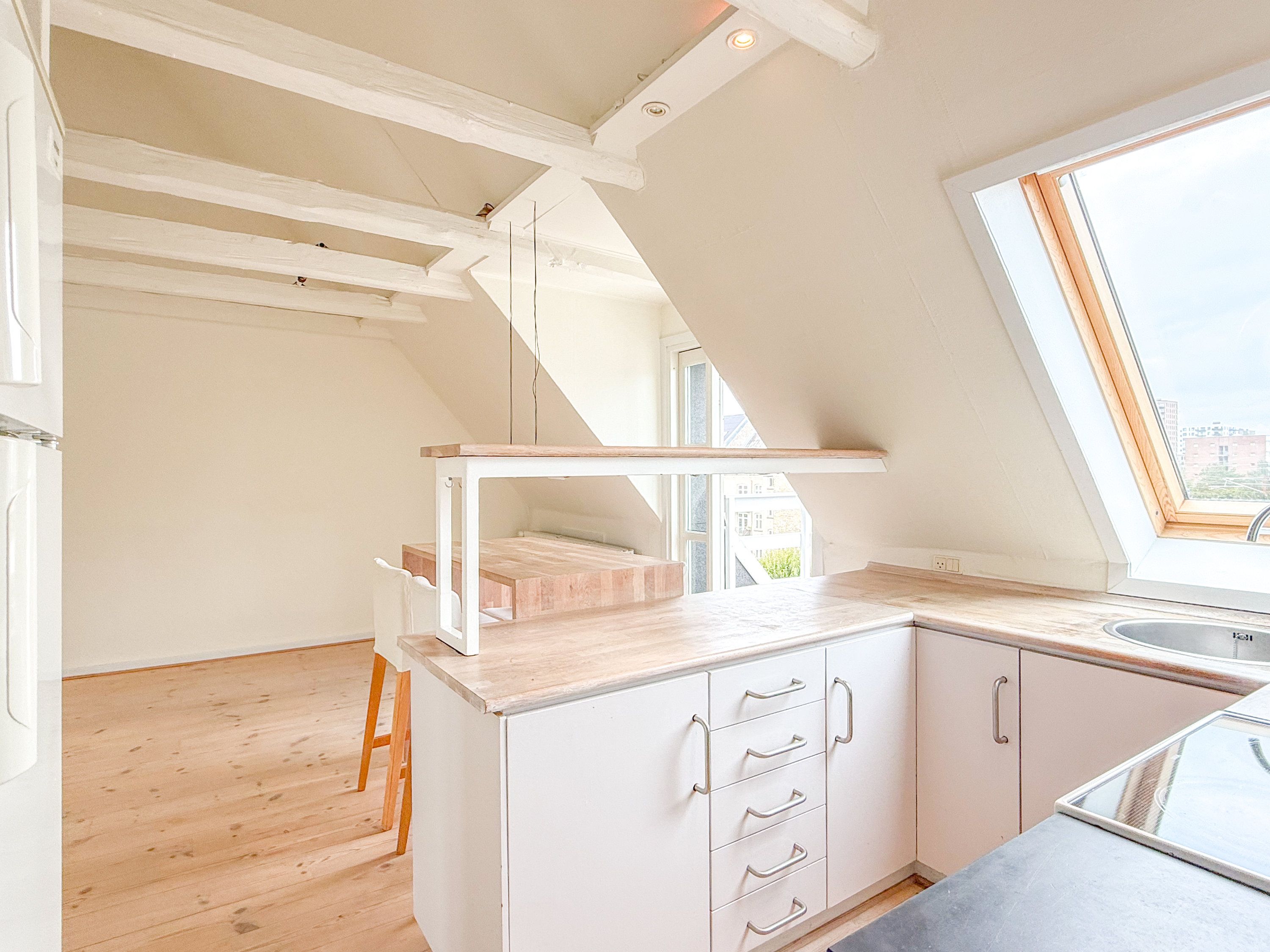 Charmerende loftlejlighed øverst oppe på Reberbansgade (74 m²)