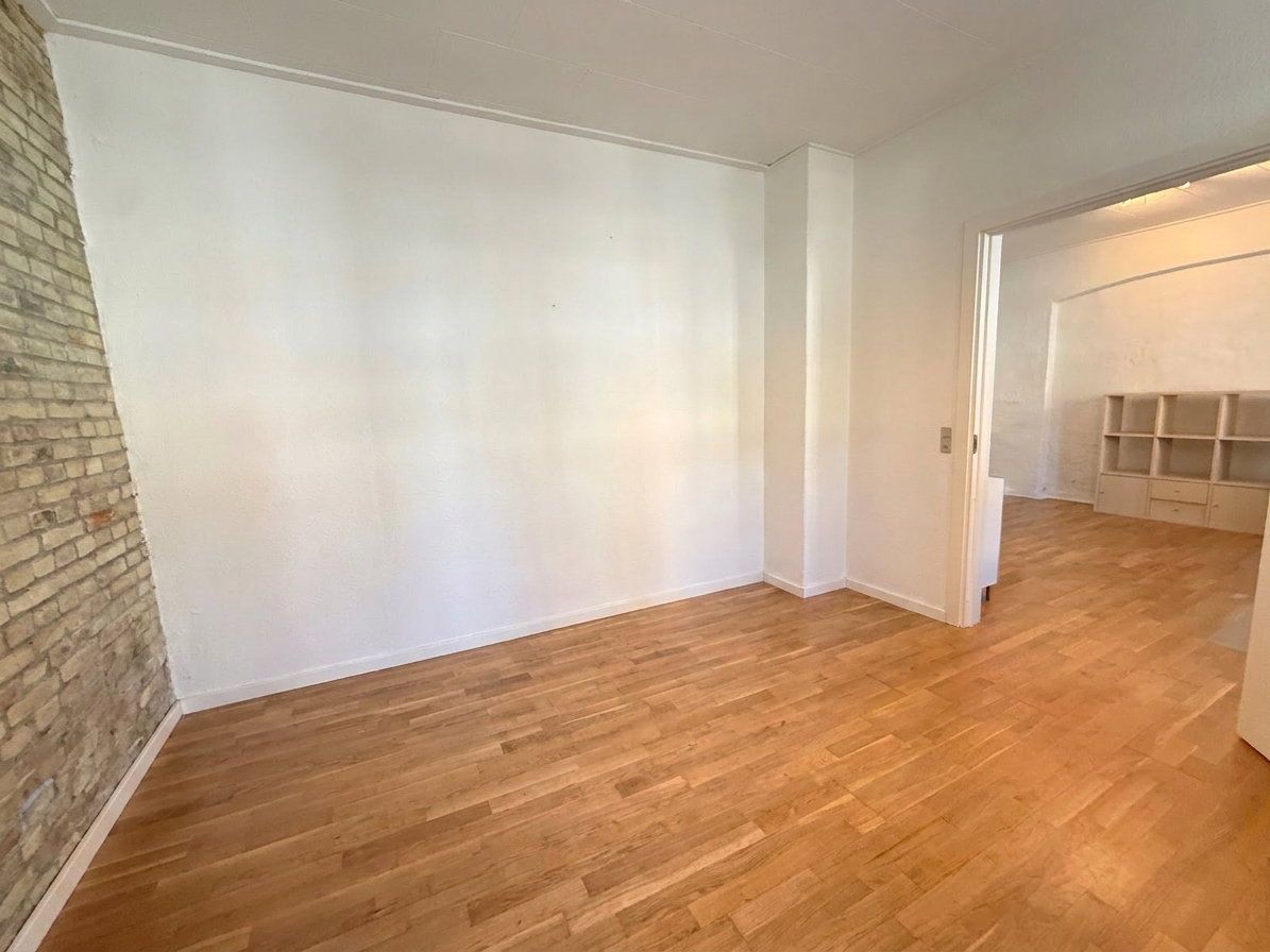 Lys 3-værelses på 71 m2 med altan/terrasse, og husdyr tilladt – små hunde velkomne.