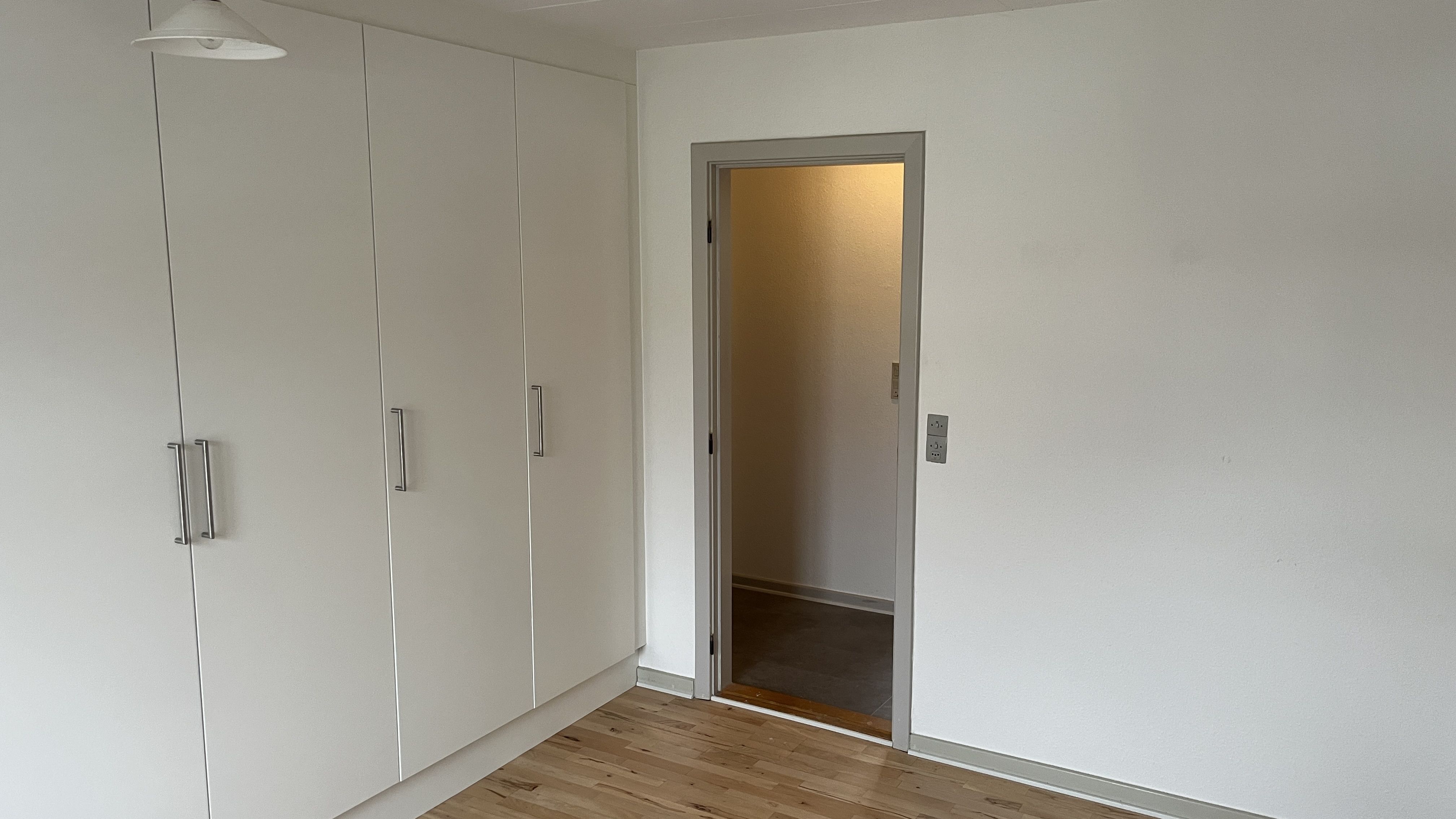 Stor lys lejlighed på 