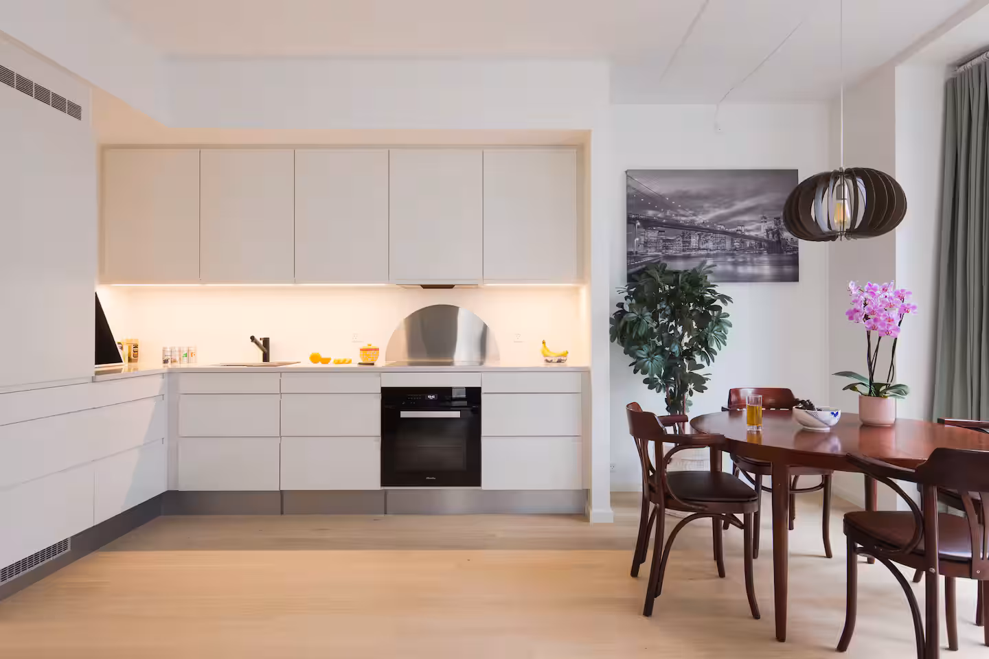 87 m² lejlighed på Enghave Brygge med stor privat terrasse – få skridt fra vandet