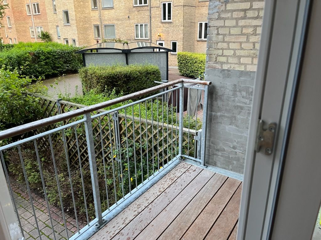 Dejlig og rummelig 2-værelses lejlighed med altan