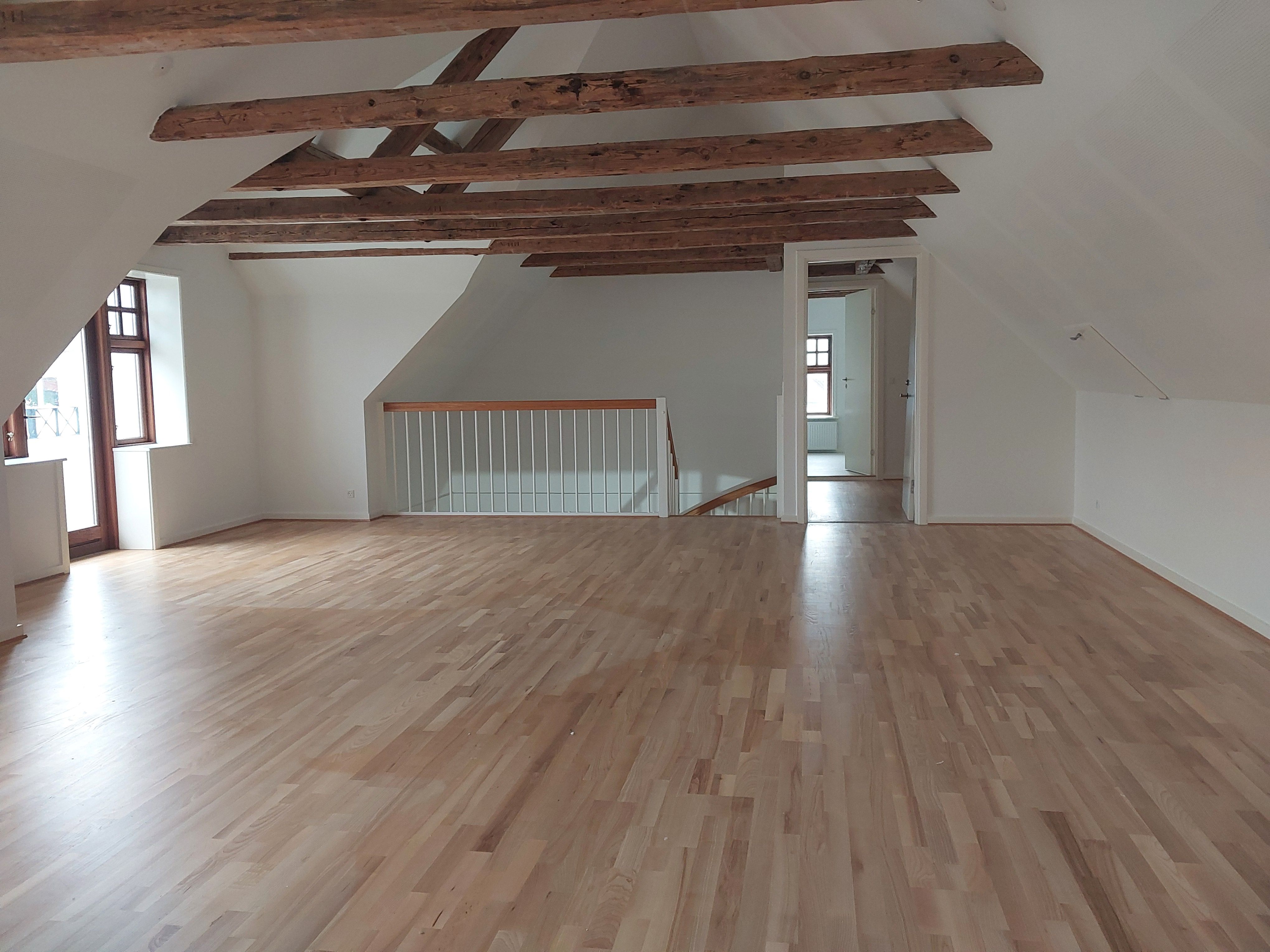 Dejlig lys bolig på 197 kvm med 4 værelser i Hals