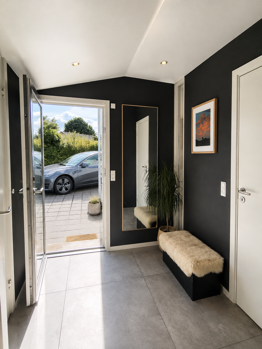 Spacious furnished family home with four bedrooms and large private garden