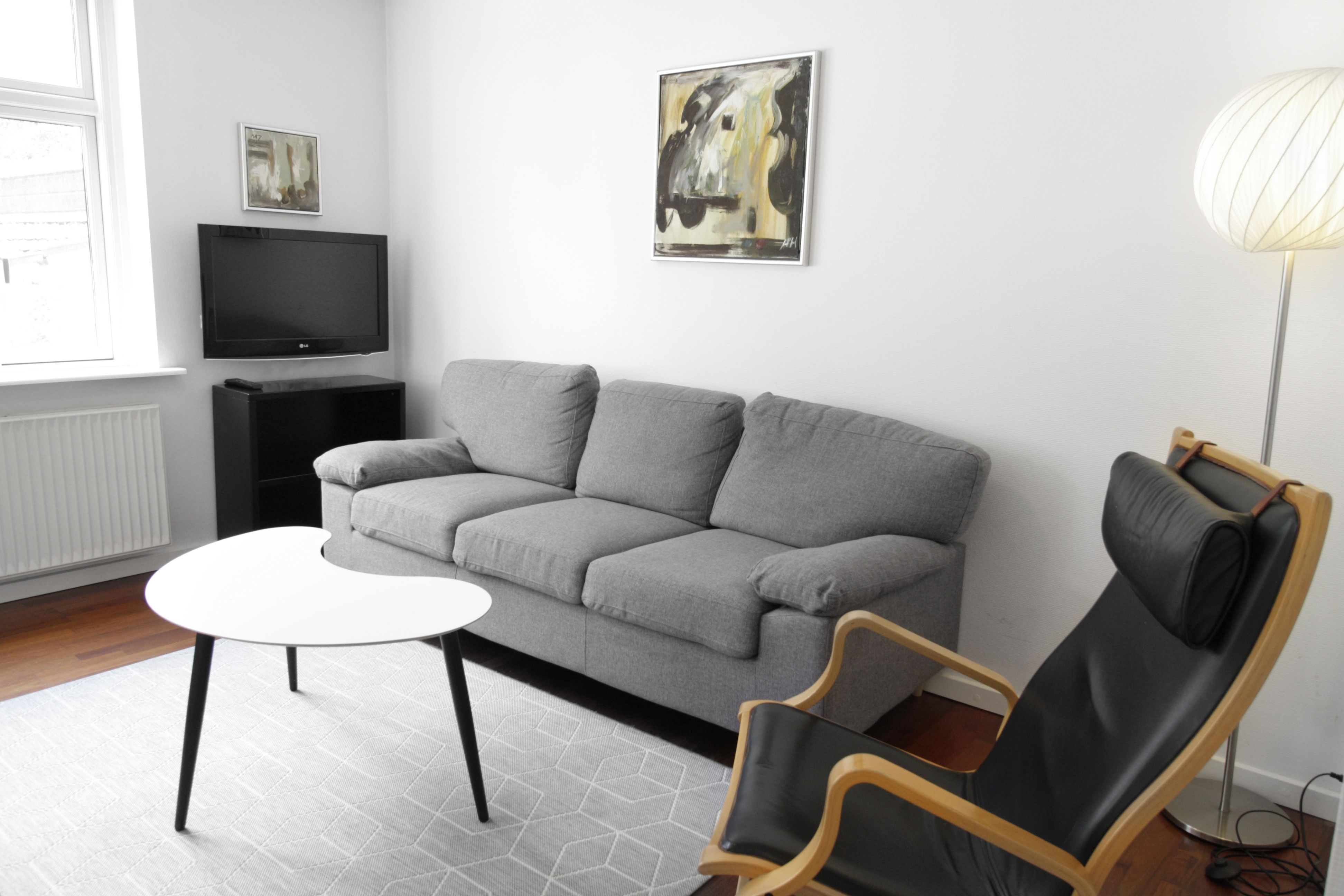 Nyistandsat og charmerende lejlighed i Ø-kvarteret / furnished and charming apartment 