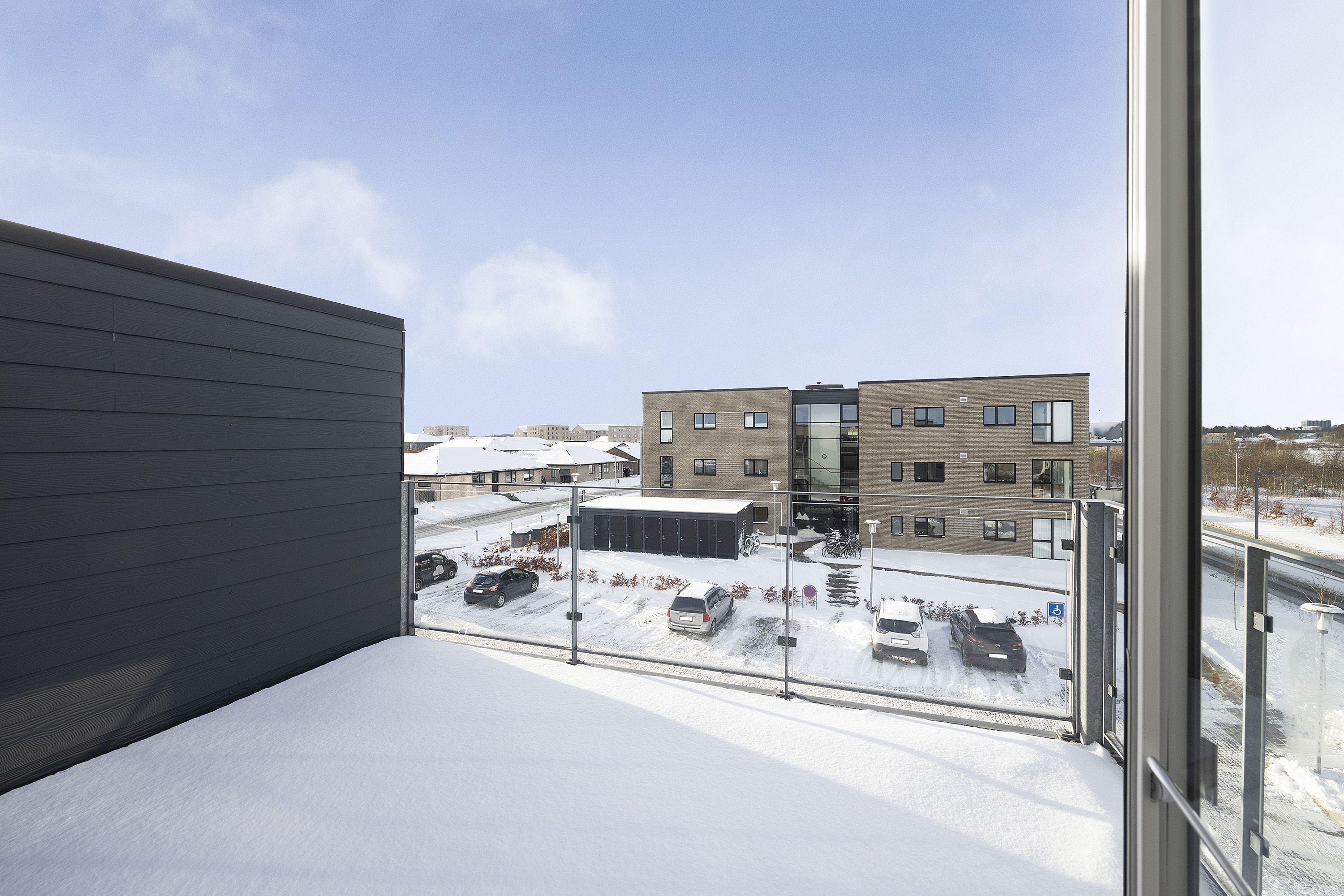 Lejlighed med stor altan og parkering